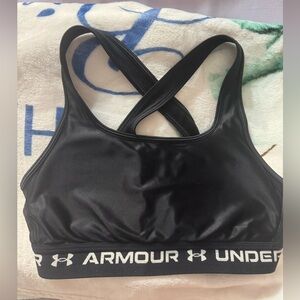 Under Armour Black Cross-Back Sports Bra WORN BUT IN GOOD CONDITION SIZE SMALL